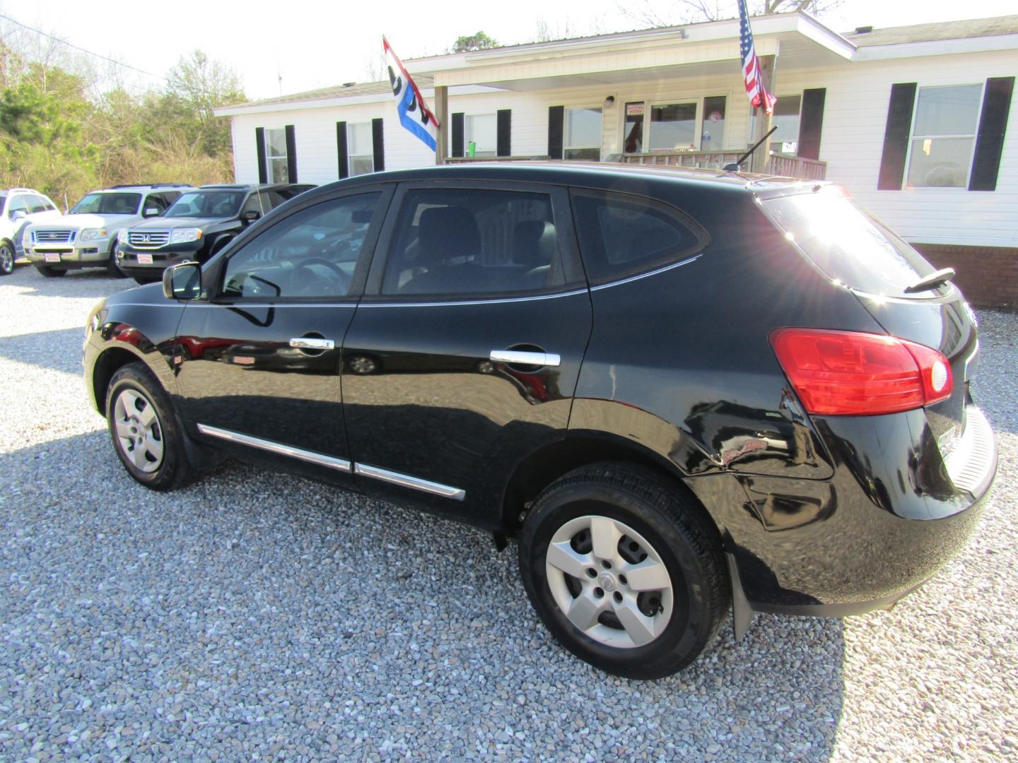 2014 Black /Gray Nissan Rogue S 2WD (JN8AS5MT5EW) with an 2.5L L4 DOHC 16V engine, Automatic transmission, located at 15016 S Hwy 231, Midland City, AL, 36350, (334) 983-3001, 31.306210, -85.495277 - Photo#5